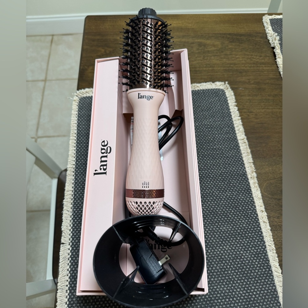 Lange pink and rose gold hot air styling brush
